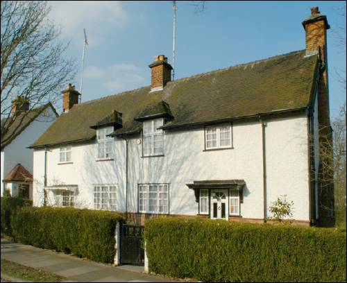 043 Oakwood Road